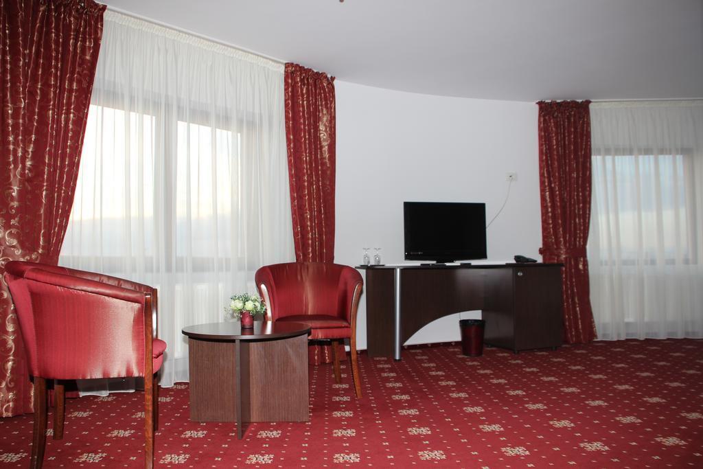 Hotel Royal 2 Urziceni Habitación foto