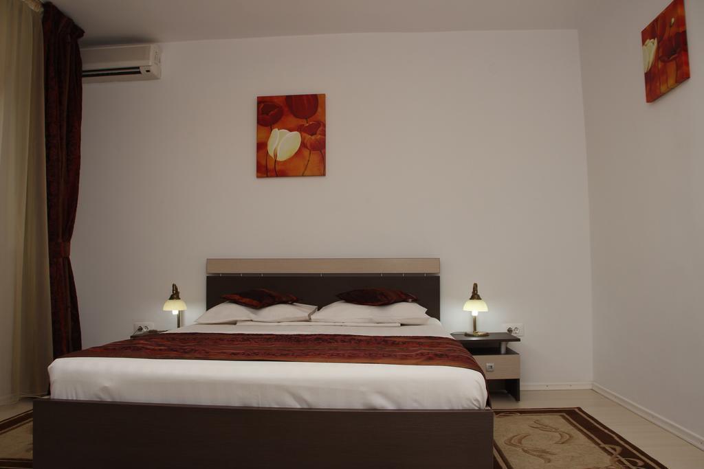Hotel Royal 2 Urziceni Habitación foto
