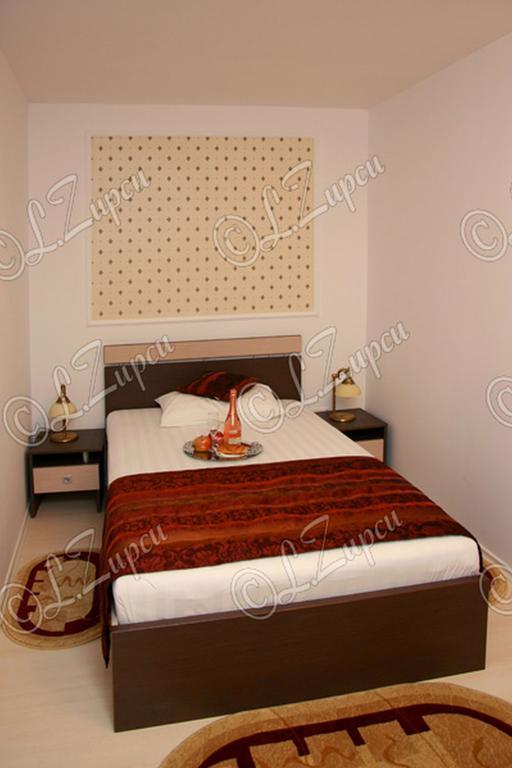 Hotel Royal 2 Urziceni Habitación foto