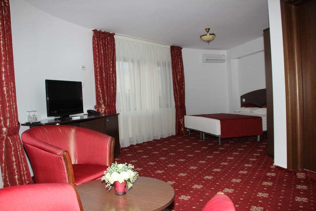 Hotel Royal 2 Urziceni Habitación foto