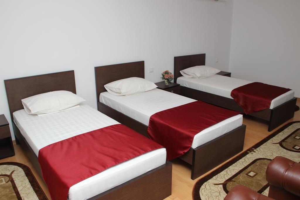 Hotel Royal 2 Urziceni Habitación foto