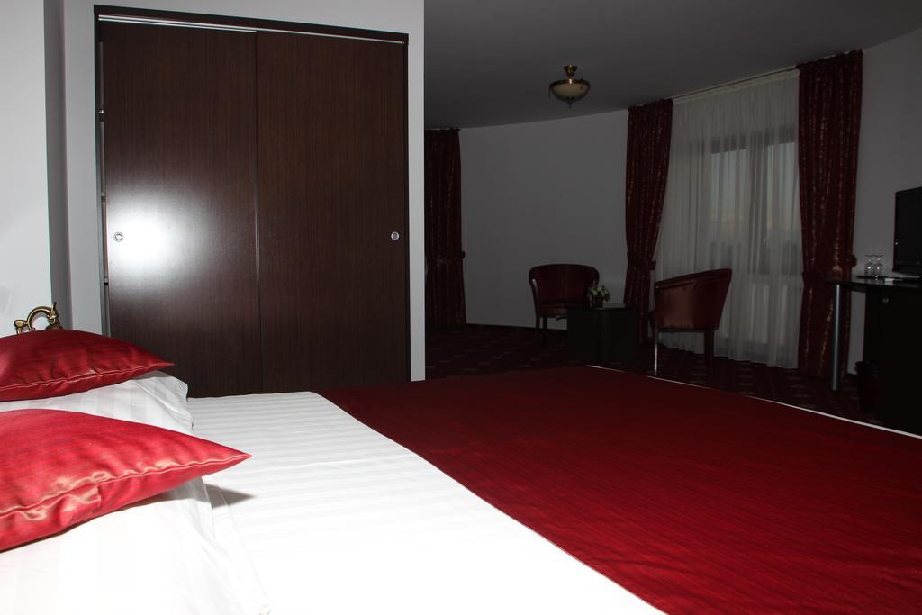 Hotel Royal 2 Urziceni Exterior foto