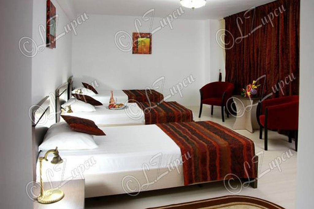 Hotel Royal 2 Urziceni Habitación foto