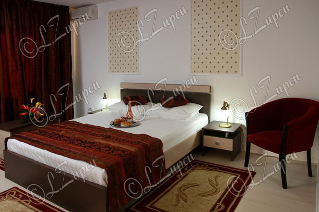 Hotel Royal 2 Urziceni Habitación foto